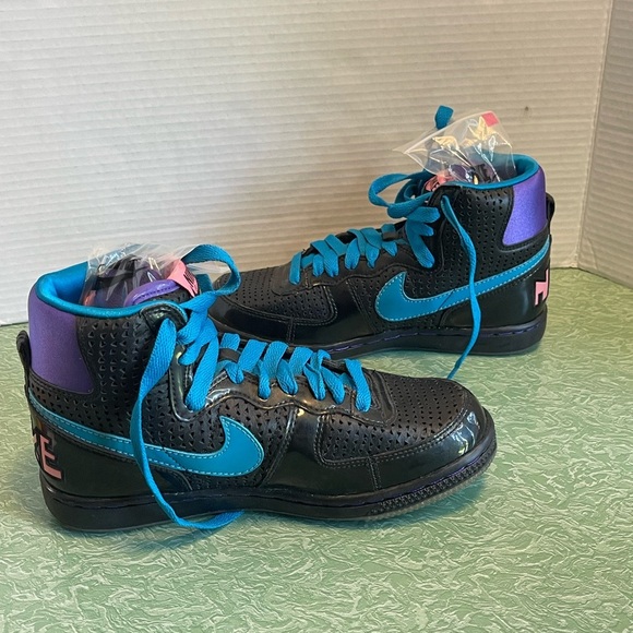 Nike women’s terminator premium high cut sneakers- new without box 24cm rare - Picture 4 of 11